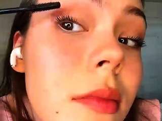 le modèle traciefruman est en webcam porno dans un show sur le site camsoda, il possède les tags suivants: black hair,brown eyes,cowgirl,dirty talk,doggy style,no drinking,no smoking,spanking,striptease,teen 18,twerk,young adult,hd,petite,small tits