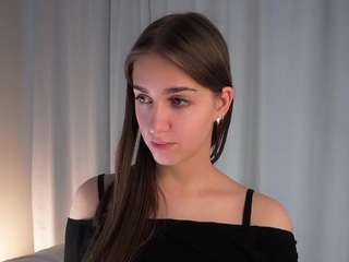 Millie live cam — ass clapping, camel toe, dildo or vibrator