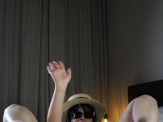 Live cam show with AndreaStranahan