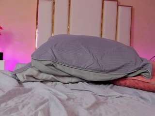 april-swett Black hair live webcam