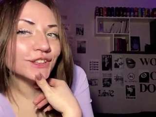 colettestreed, female webcam model,  years old, on live webcam