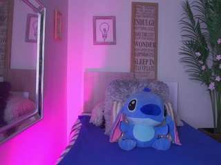 Live cam show with Dakota-Moon