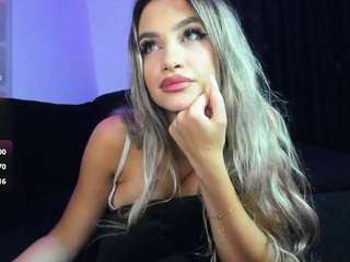 Live webcam model evelynvlove on Soda Cams