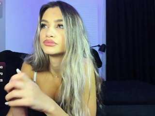 Live webcam model evelynvlove on Soda Cams