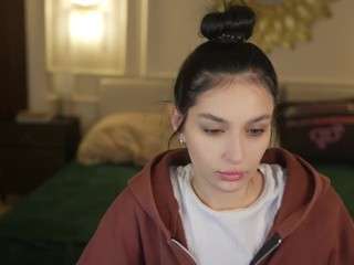 Live webcam model milarose054 on Soda Cams