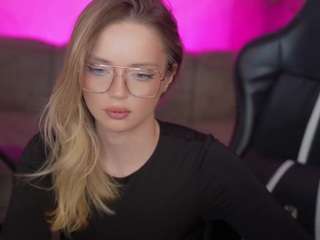 le modèle ritamoon054 est en webcam porno dans un show sur le site camsoda, il possède les tags suivants: black hair,blue eyes,cowgirl,dildo or vibrator,doggy style,drinking,foot fetish,scissoring,strapon,tiny tits,hd