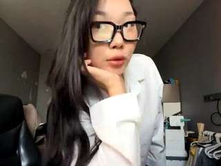 shellavienneau's CamSoda show and profile