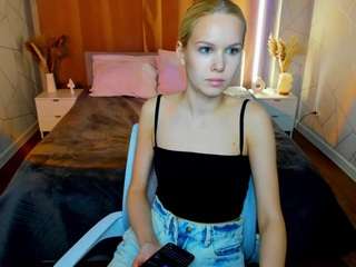 ella-ley's CamSoda show and profile