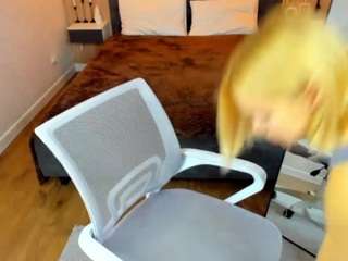 le modèle ella-ley est en webcam porno dans un show sur le site camsoda, il possède les tags suivants: ahegao,show,normal,play,pretty,princess,role play,roleplay,sex,sexy,skinny,no drinking,slim,strip,striptease,student,sweet,teen (18+),twerk,twerking