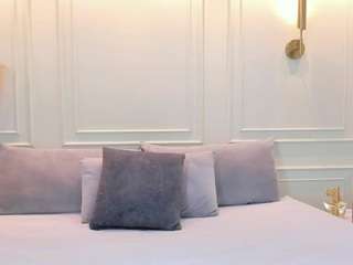 Live webcam model selenacutee on Soda Cams