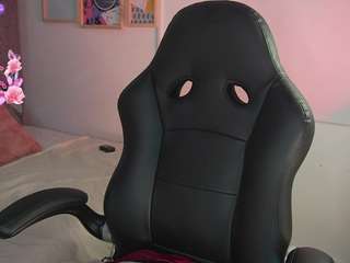 Model ini sedang live sekarang. alinnajohnson