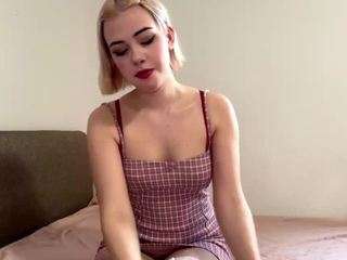 le modèle amytorry est en webcam porno dans un show sur le site camsoda, il possède les tags suivants: anal,average,deepthroat,dildo or vibrator,drinking,full nudity,green eyes,huge tits,orgasm,striptease,teen 18,young adult,blonde hair,hd