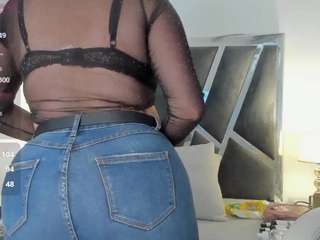 curvy-samantta