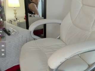 curvy-samantta