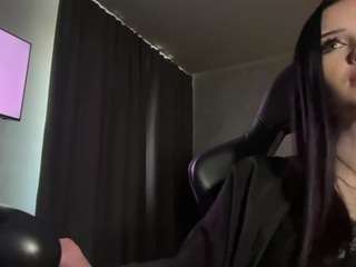 emasivert Live Webcam on CamSoda