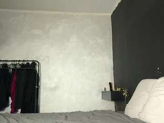 emasivert Live Webcam on CamSoda