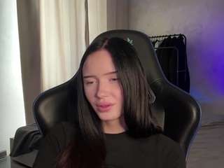 emasivert live cam profile