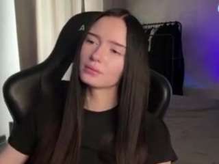 emasivert live cam profile