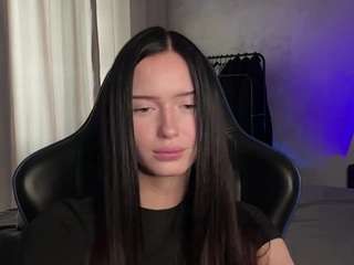 emasivert live cam profile