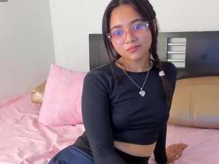 Live webcam model marianatoress on Soda Cams