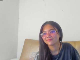 le modèle marianatoress est en webcam porno dans un show sur le site camsoda, il possède les tags suivants: black hair,blowjob,cowgirl,creampie,deepthroat,dirty talk,doggy style,domination,drinking,green eyes,no smoking,teen 18,tiny tits,young adult,curvy,hd