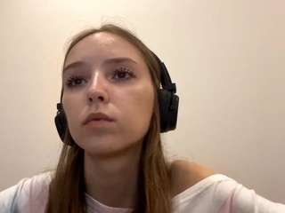 le modèle santamckearney est en webcam porno dans un show sur le site camsoda, il possède les tags suivants: ahegao,solo,orgasm,pov,pussy,role play,sex toys,sexy,shaved pussy,skinny,spank,naked,spanking,squirter,strip,striptease,tease,teen 18,twerk,wet