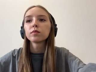 le modèle santamckearney est en webcam porno dans un show sur le site camsoda, il possède les tags suivants: ahegao,solo,orgasm,pov,pussy,role play,sex toys,sexy,shaved pussy,skinny,spank,naked,spanking,squirter,strip,striptease,tease,teen 18,twerk,wet