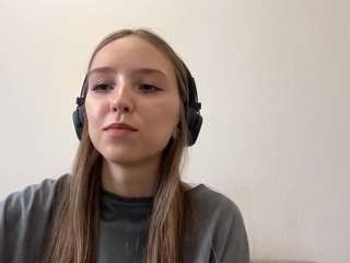 le modèle santamckearney est en webcam porno dans un show sur le site camsoda, il possède les tags suivants: ahegao,solo,orgasm,pov,pussy,role play,sex toys,sexy,shaved pussy,skinny,spank,naked,spanking,squirter,strip,striptease,tease,teen 18,twerk,wet