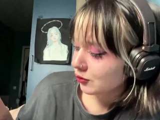 Shantelhurt's cam show statistics and live stream