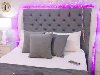 taniablaze's CamSoda show and profile