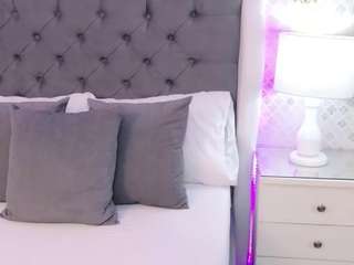 taniablaze's CamSoda show and profile