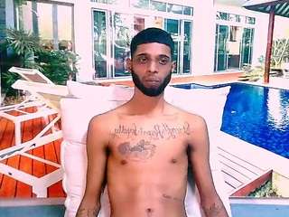 Este modelo está en vivo ahora. charmingindian69