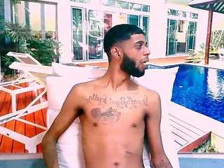 Bu model şu anda canlı. charmingindian69