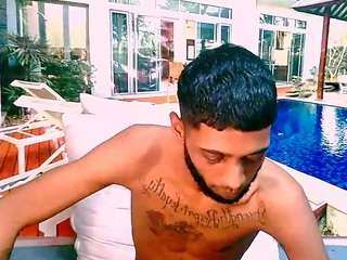 Bu model şu anda canlı. charmingindian69