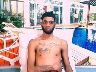 Model ini sedang live sekarang. charmingindian69