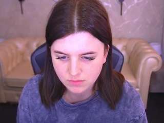 le modèle kristifoxy est en webcam porno dans un show sur le site camsoda, il possède les tags suivants: ass clapping,ball sucking,blue eyes,creampie,cum on pussy,drinking,erotic dance,smoking,tittyfuck,big tits,brown hair,curvy,hd