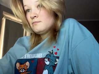 Live webcam model sandraallamong on Soda Cams