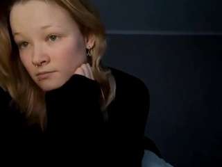 Live webcam model sandraallamong on Soda Cams