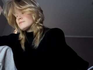 Live webcam model sandraallamong on Soda Cams