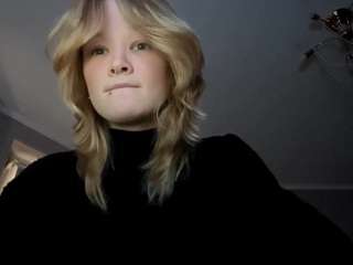 Live webcam model sandraallamong on Soda Cams