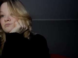 Live webcam model sandraallamong on Soda Cams