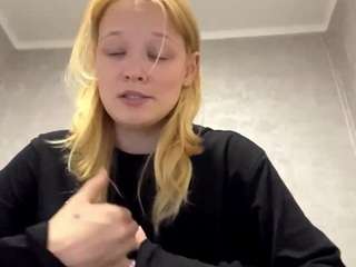 Live cam show with SandraAllamong