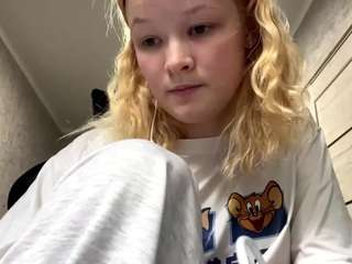 sandraallamong live webcam show
