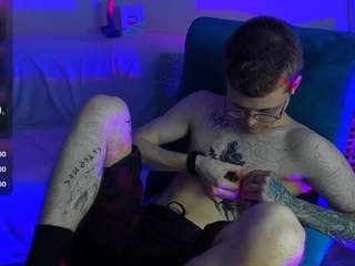 Эта модель сейчас онлайн. tomasnorton