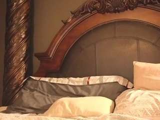 Live webcam model alloiledup on Soda Cams