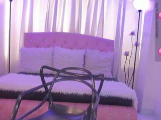 Live webcam model auroraellis on Soda Cams