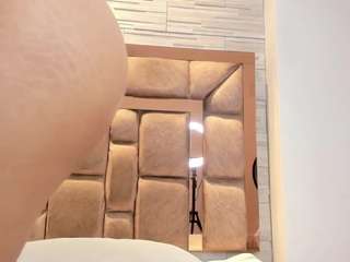 Live webcam model cristal-oliver on Soda Cams