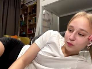 Live webcam model keshiawile on Soda Cams