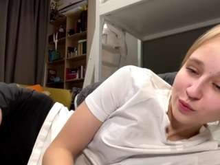 Live webcam model keshiawile on Soda Cams