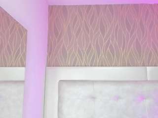 ThaliaWest live cam on CamSoda